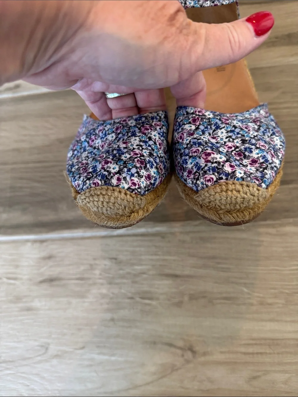 Jeffrey Campbell adorra floral
